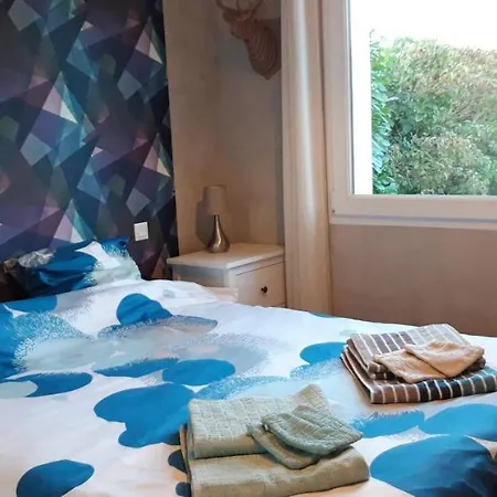 Charmante Proche De Avec Piscine Privee *